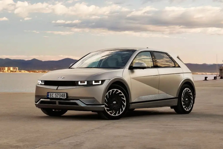 Ioniq 5 ของ ฮุนไดมอเตอร์ คว้ารางวัล EV ยอดเยี่ยมแห่งปี 2022 โดยรถยนต์และคนขับ